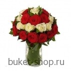 Букет невесты №59. Розы. Эффектный букет из красных и белых роз для яркой невесты.