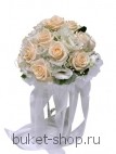 Букет невесты №60. Розы, Эустома, Зелень. Прелестный букет из кремовых роз, окруженных изящным кружевом.