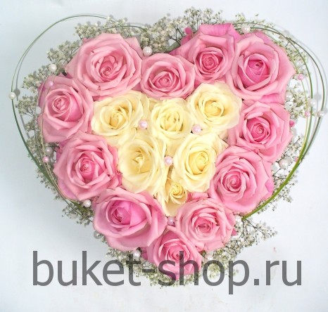 Любимой. Роза. Милая, нежная  композиция в форме сердца из белой и розовой розы.